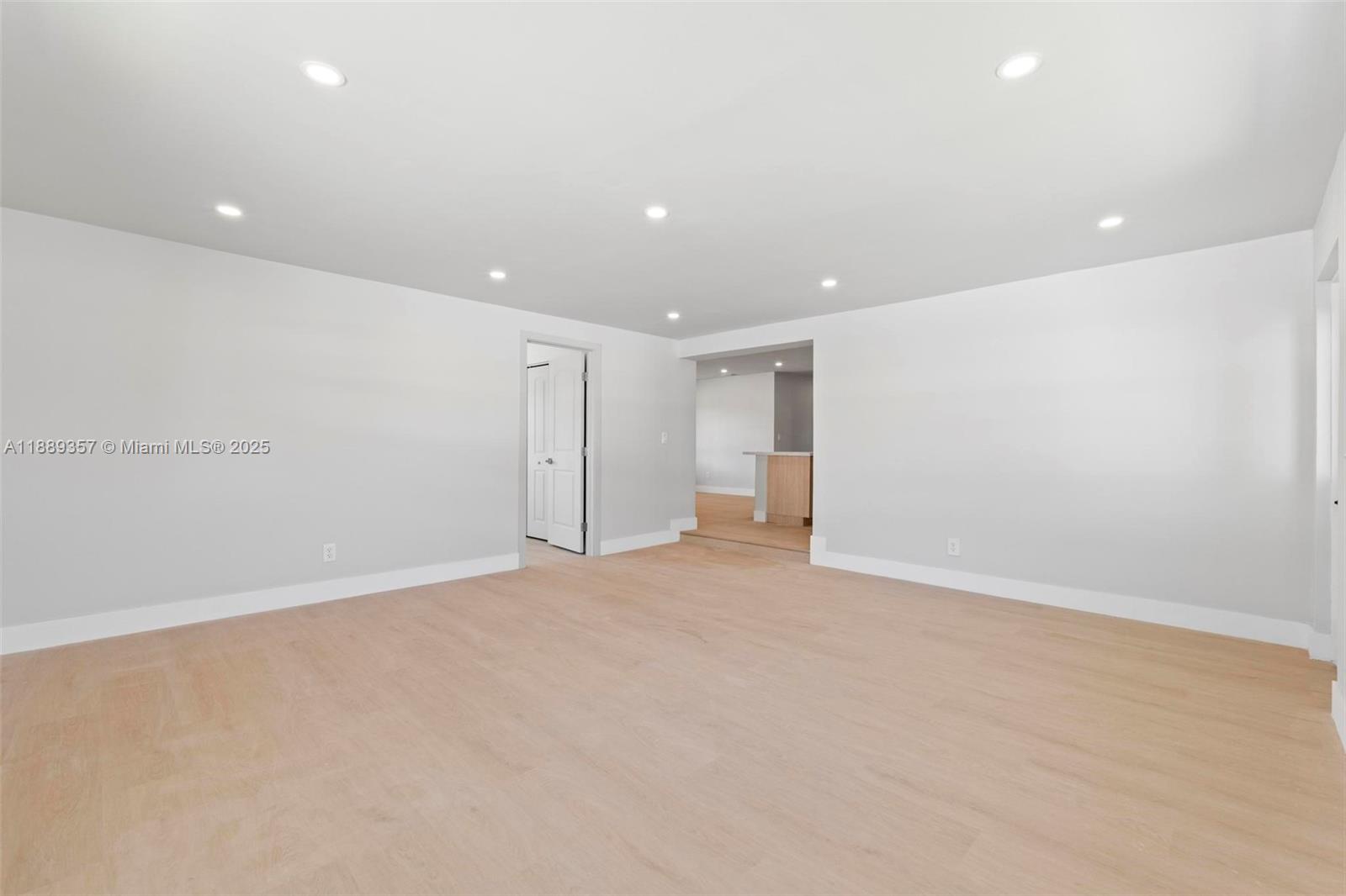 CAROL CITY GARDENS - Residential