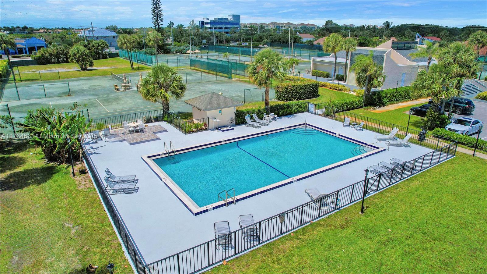JUPITER OCEAN AND RACQUET - Residential