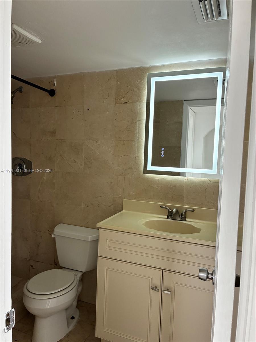 APPLEGREEN CONDO APTS 1 - Residential