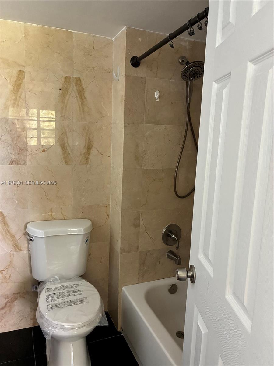 APPLEGREEN CONDO APTS 1 - Residential