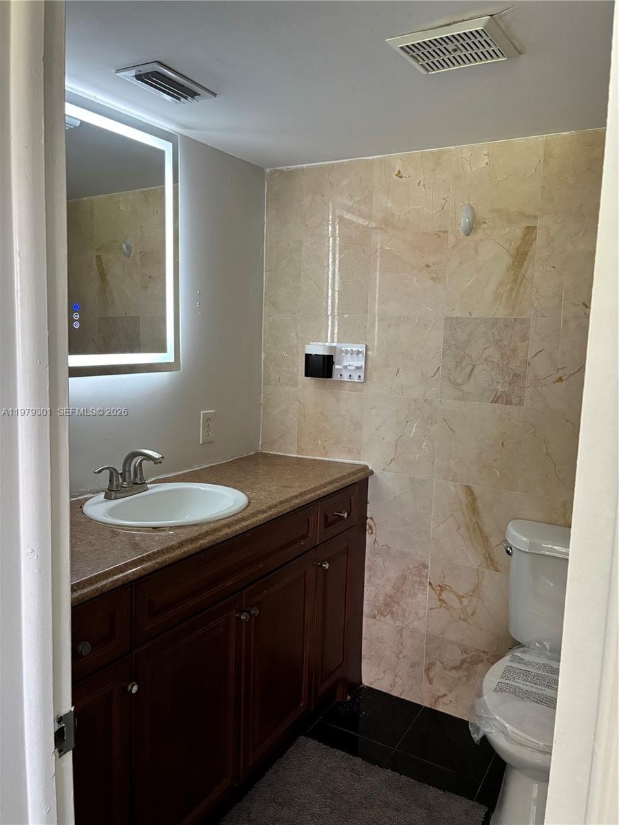 APPLEGREEN CONDO APTS 1 - Residential