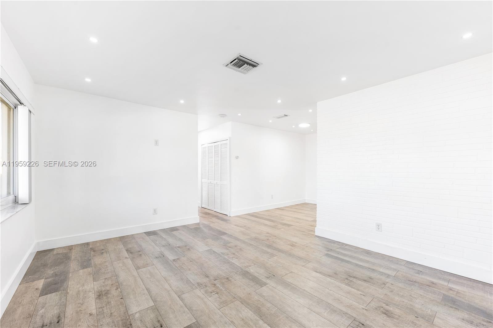 SO MIAMI HEIGHTS MANOR - Residential