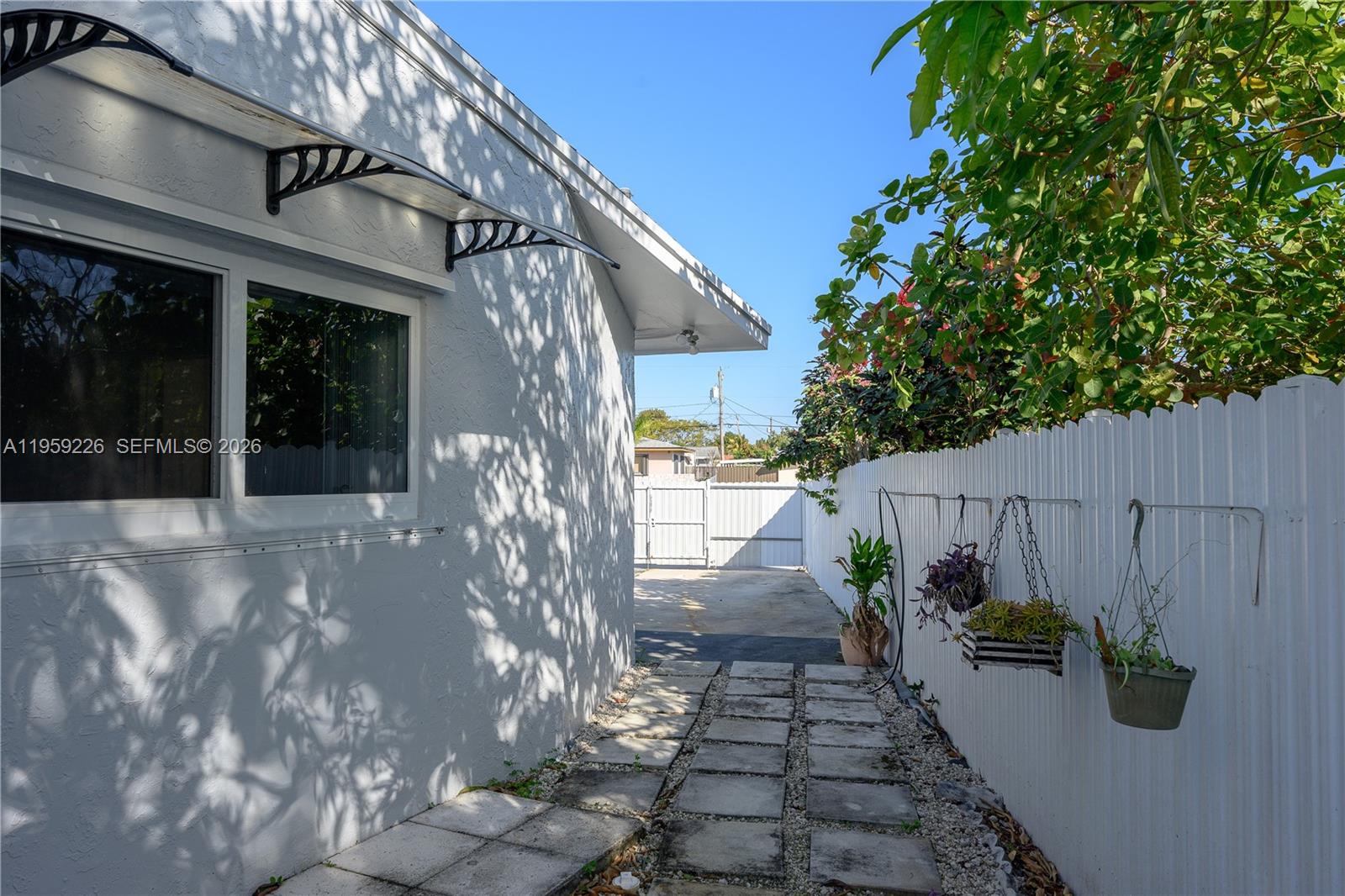 SO MIAMI HEIGHTS MANOR - Residential