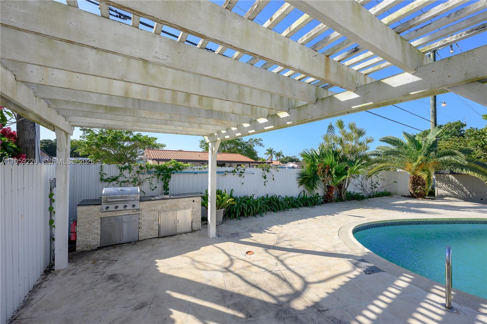 SO MIAMI HEIGHTS MANOR - Residential