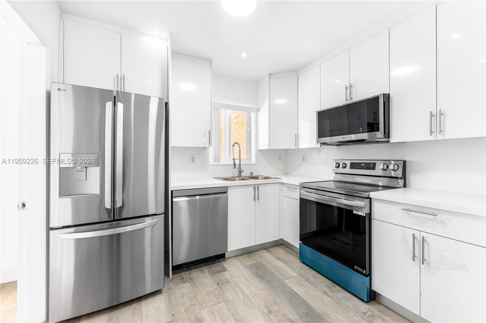 SO MIAMI HEIGHTS MANOR - Residential