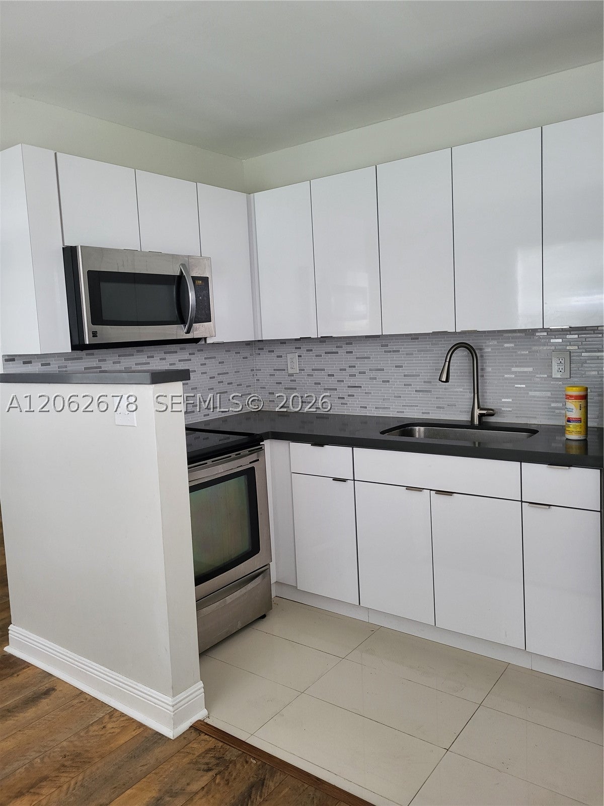 35 NE 13th St 1
