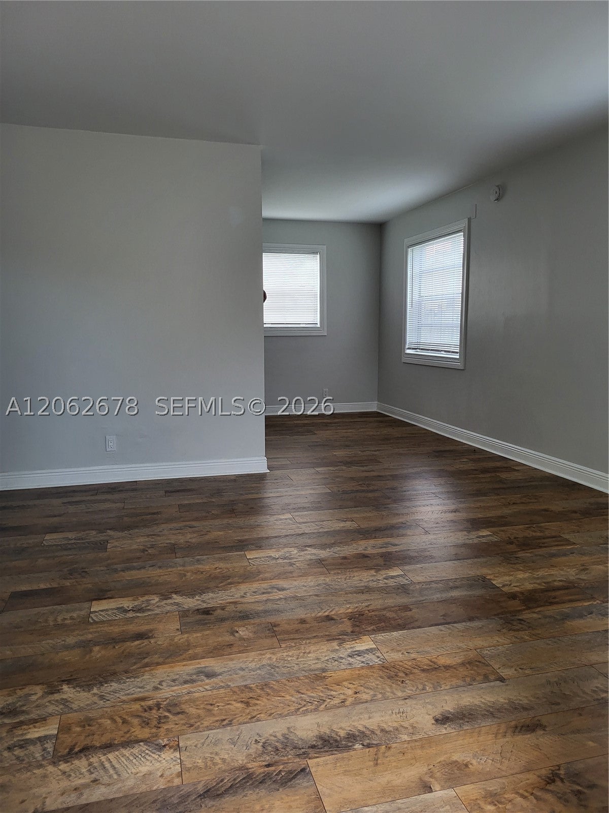 35 NE 13th St 1