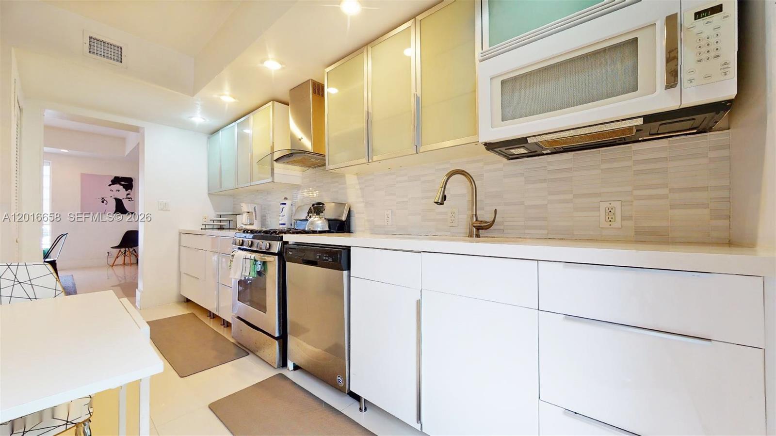 ALTON BEACH BAY FRONT RE- - Residential