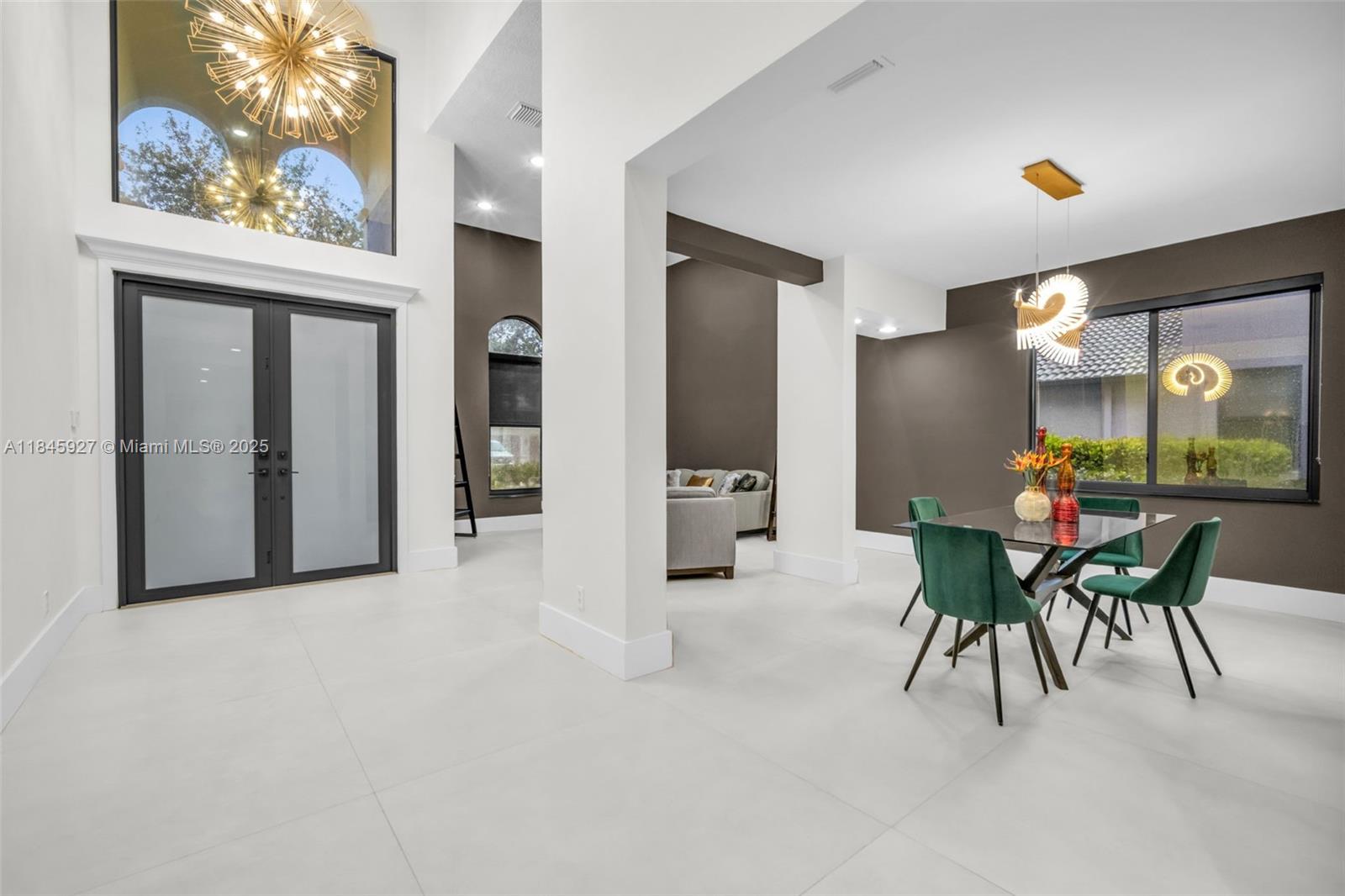 3844 W Hibiscus St, Weston, FL, 33332/$1,795,000 4 3844 W Hibiscus St