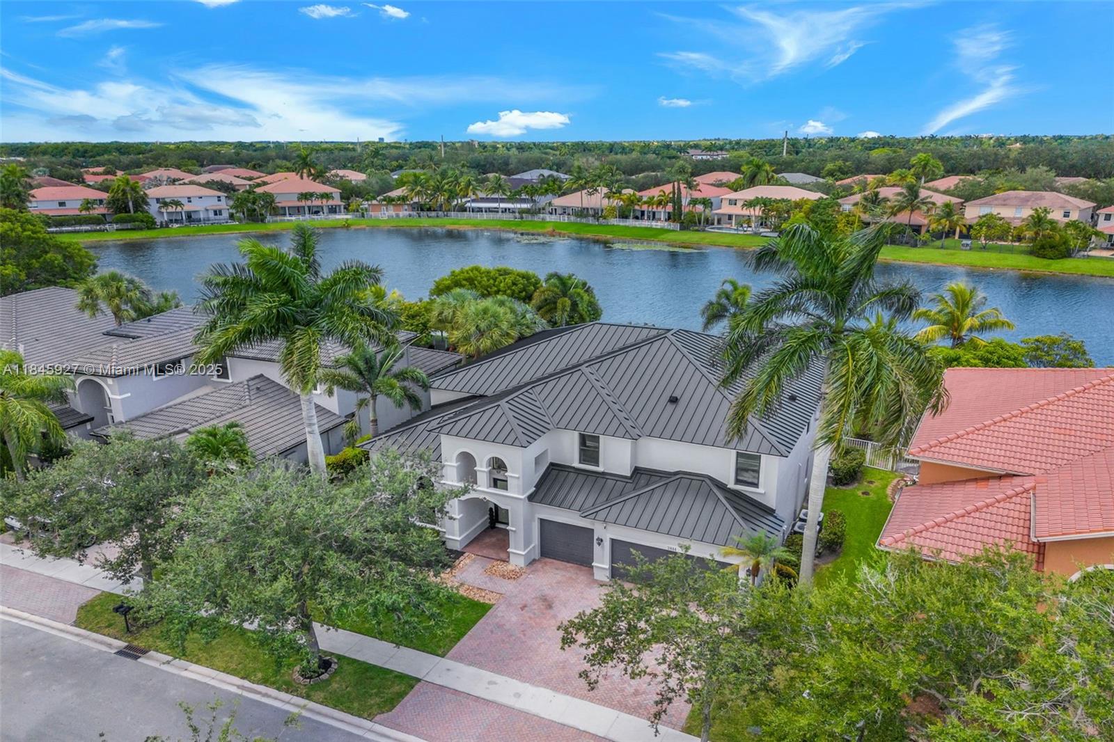3844 W Hibiscus St, Weston, FL, 33332/$1,795,000 1 3844 W Hibiscus St