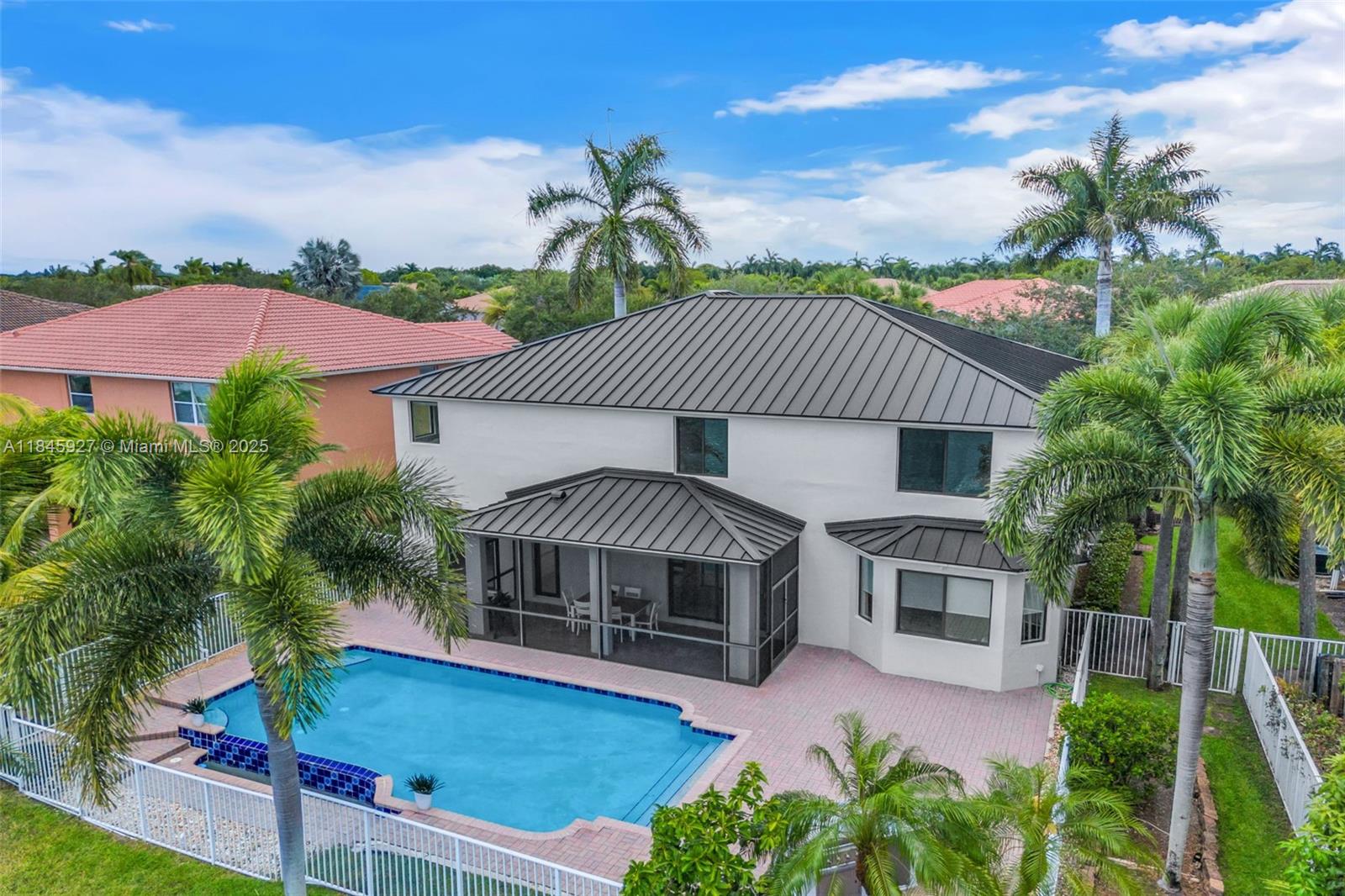3844 W Hibiscus St, Weston, FL, 33332/$1,795,000 3 3844 W Hibiscus St