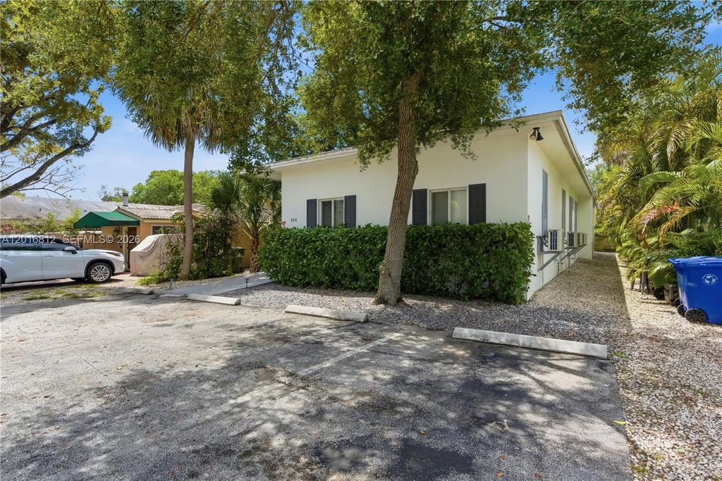 Photo of 830 SE 14th St, Fort Lauderdale, FL 33316 (MLS # A12016812)