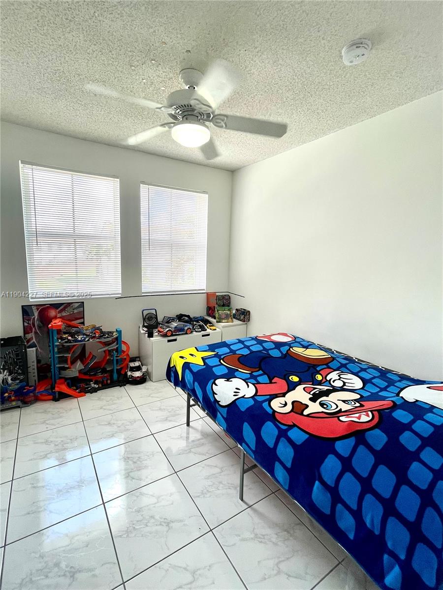 THE OAKVIEW CONDO NO 5 - Residential