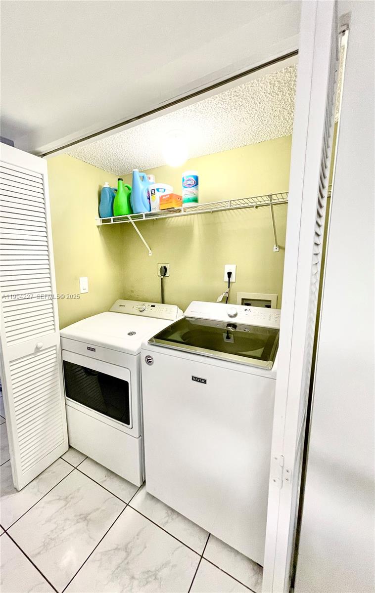 THE OAKVIEW CONDO NO 5 - Residential