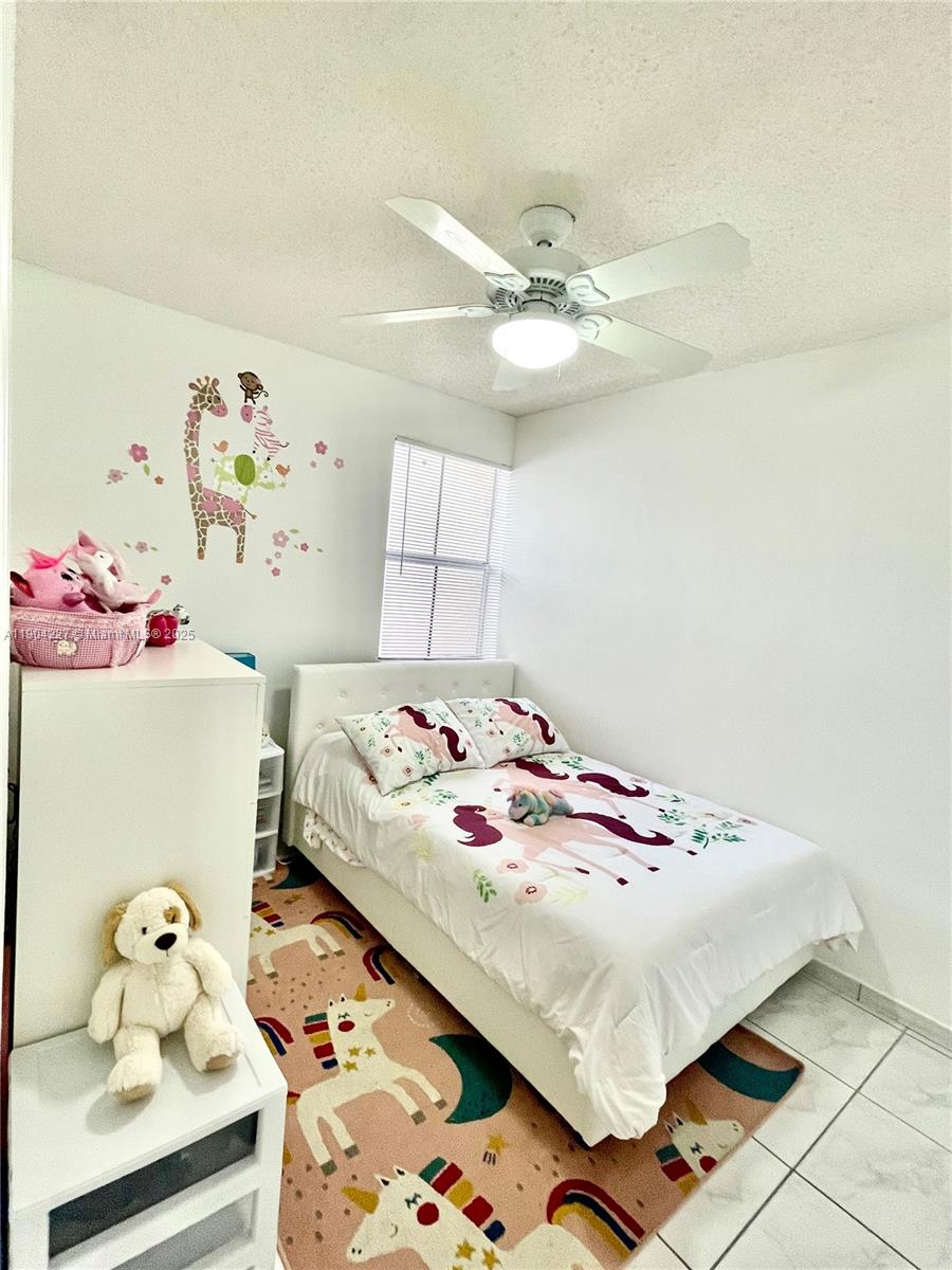 THE OAKVIEW CONDO NO 5 - Residential