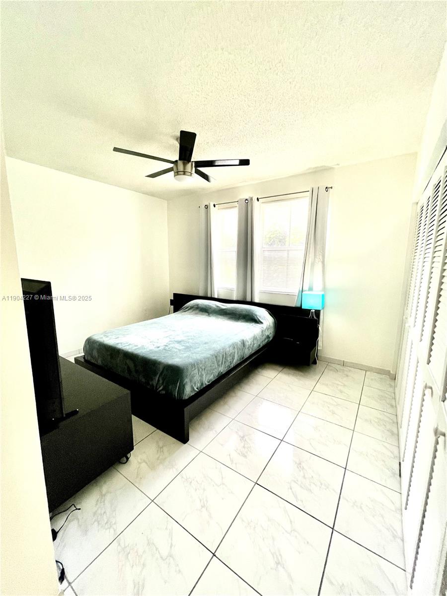 THE OAKVIEW CONDO NO 5 - Residential