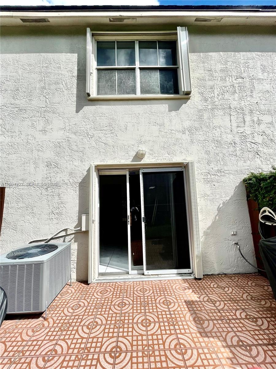 THE OAKVIEW CONDO NO 5 - Residential