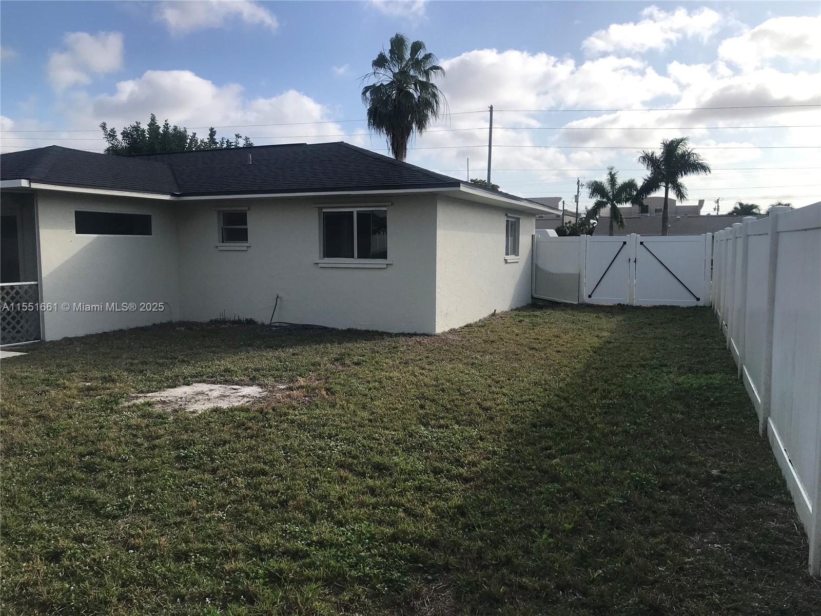 CAPE CORAL - Residential