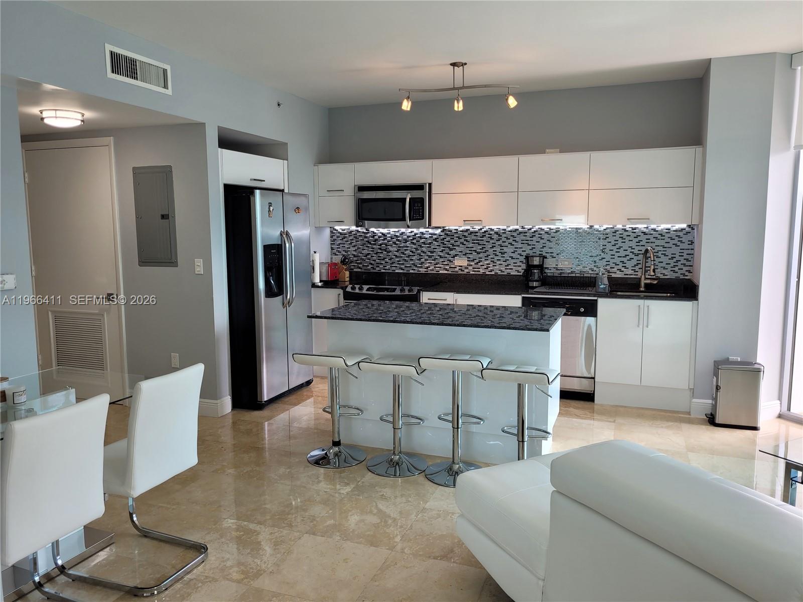 WIND CONDO - Residential