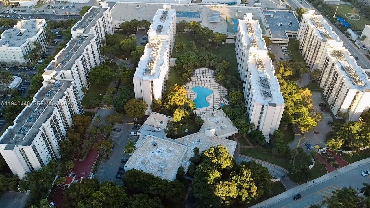 16919 N Bay Rd 818-2