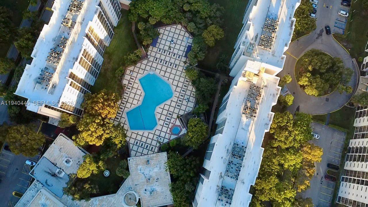 16919 N Bay Rd 818-2