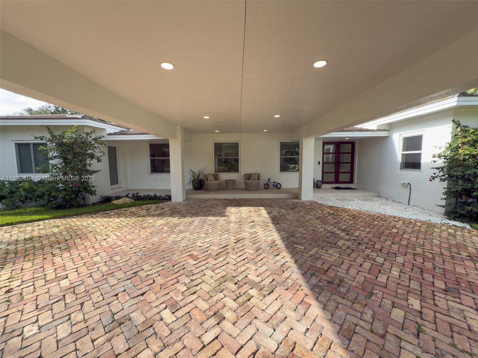 7895 SW 76th Ter 0