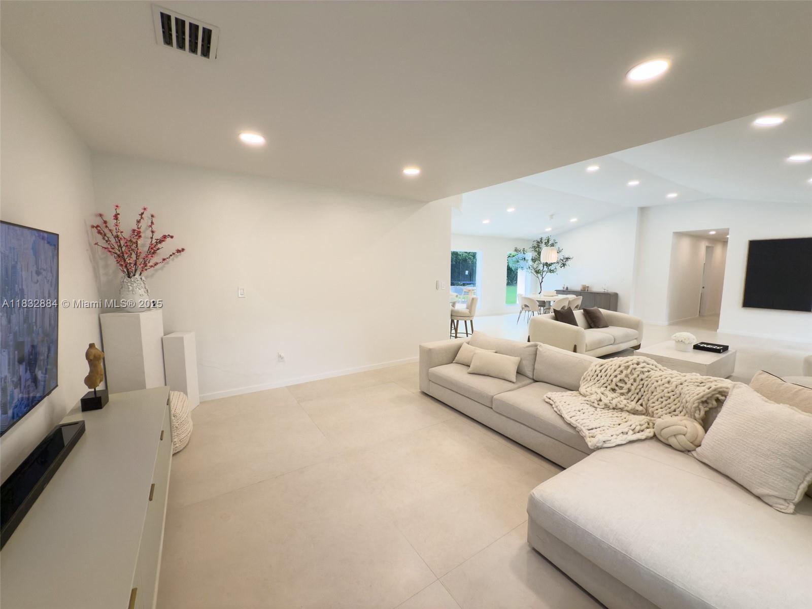 7895 SW 76th Ter 0