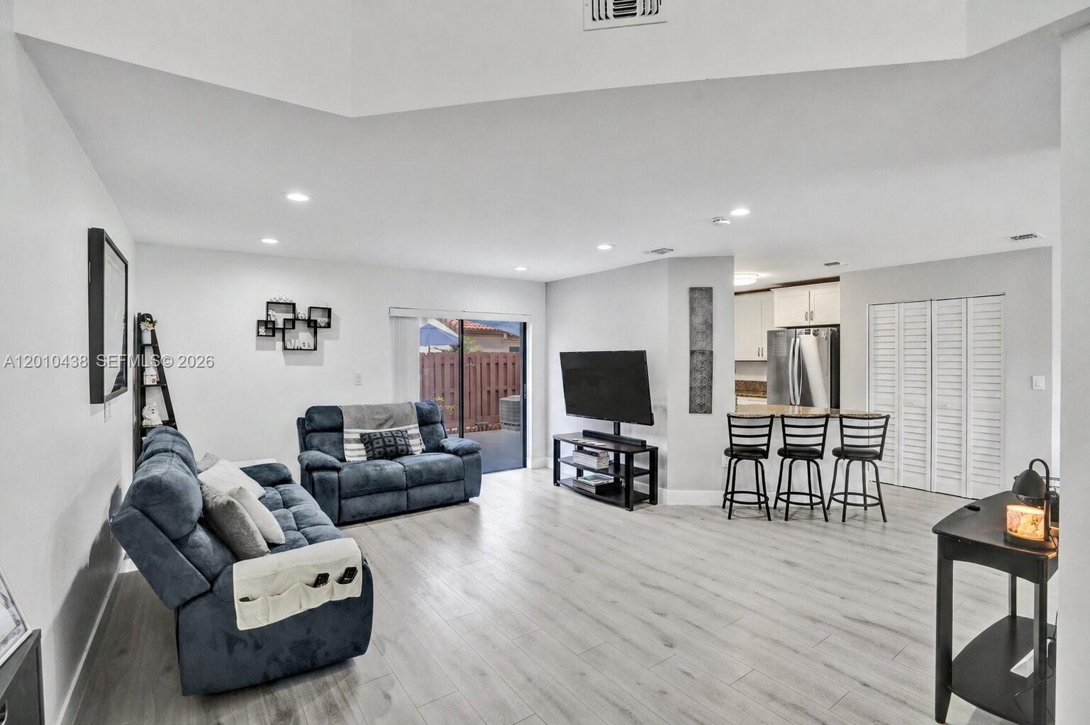 LAMBIANCE TOWNHOMES KENDA - Residential