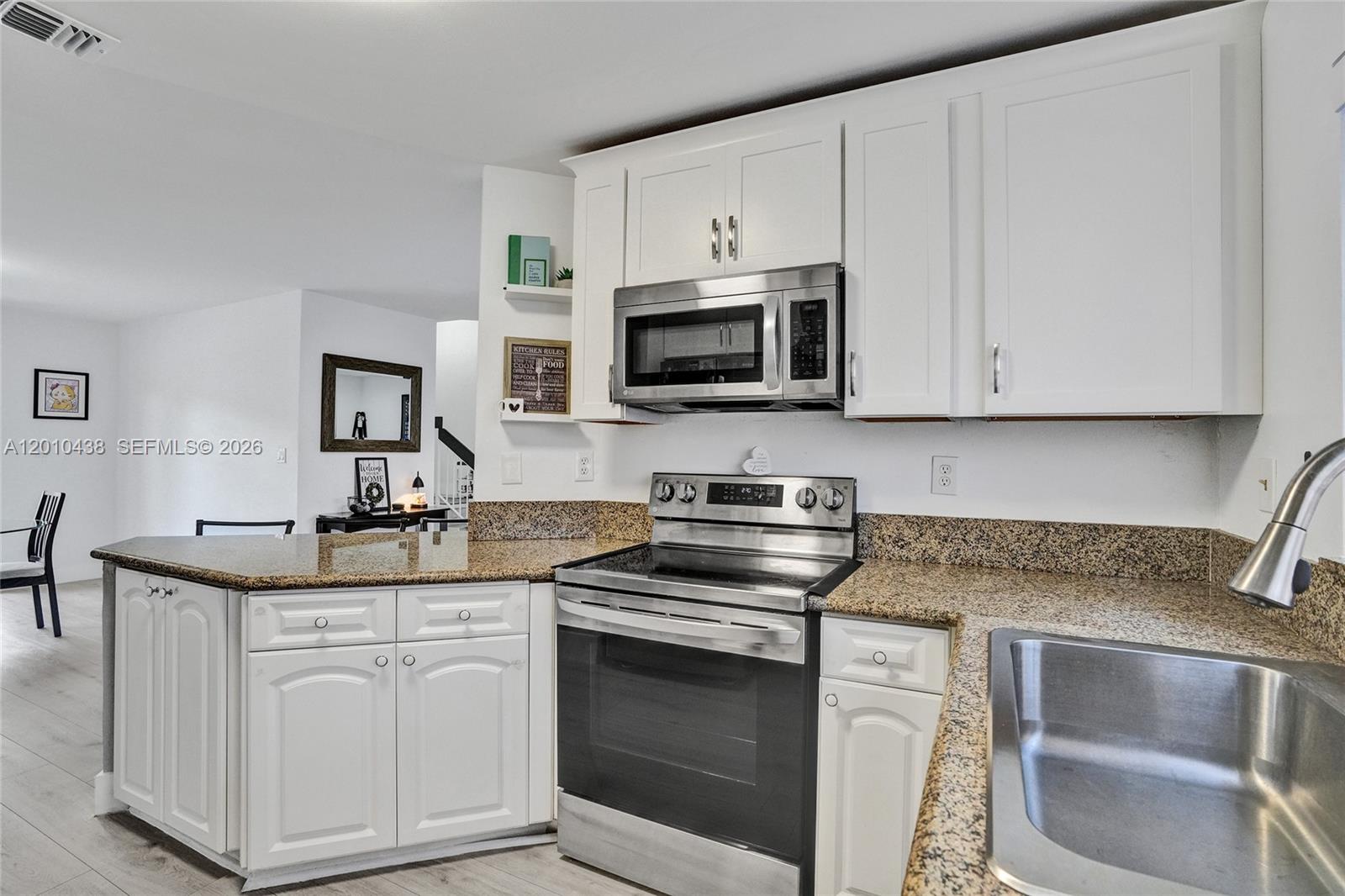 LAMBIANCE TOWNHOMES KENDA - Residential