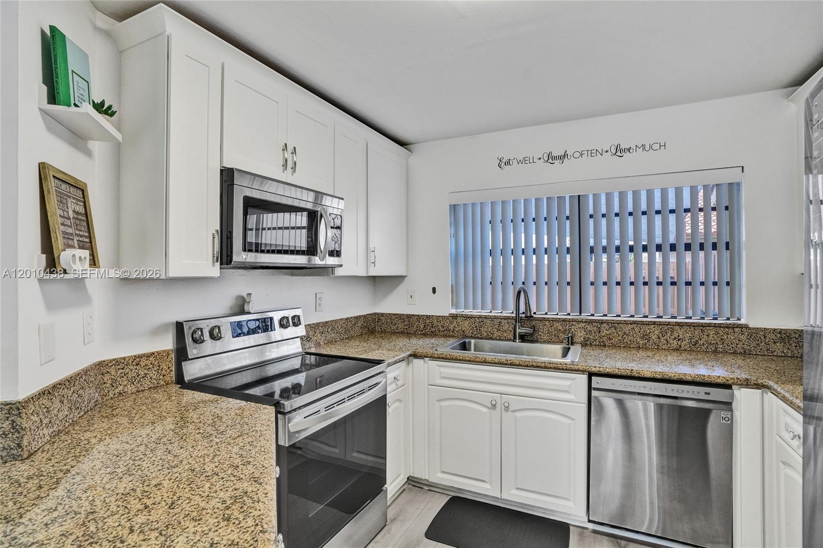 LAMBIANCE TOWNHOMES KENDA - Residential