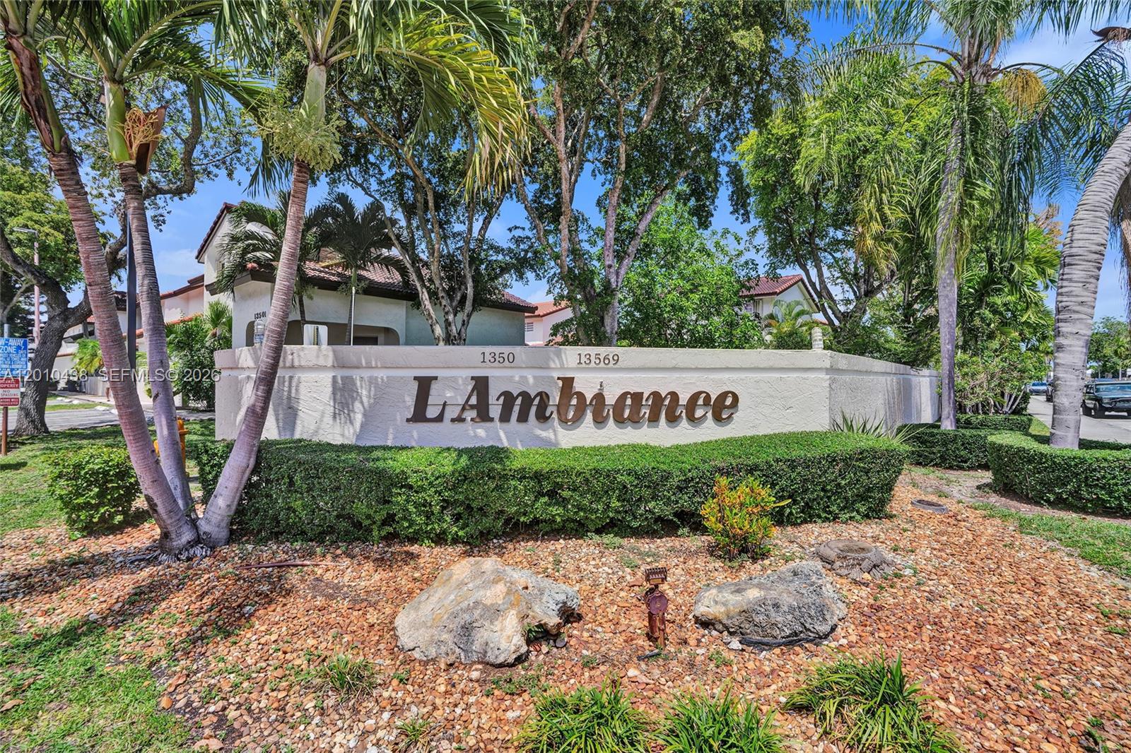 LAMBIANCE TOWNHOMES KENDA - Residential