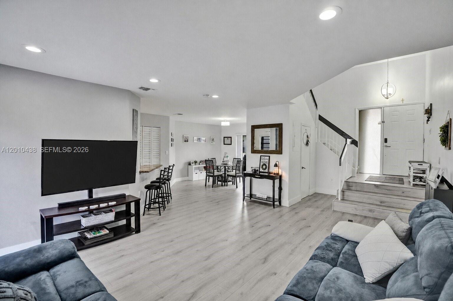 LAMBIANCE TOWNHOMES KENDA - Residential