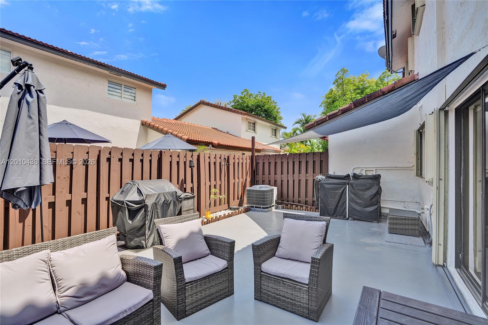 LAMBIANCE TOWNHOMES KENDA - Residential