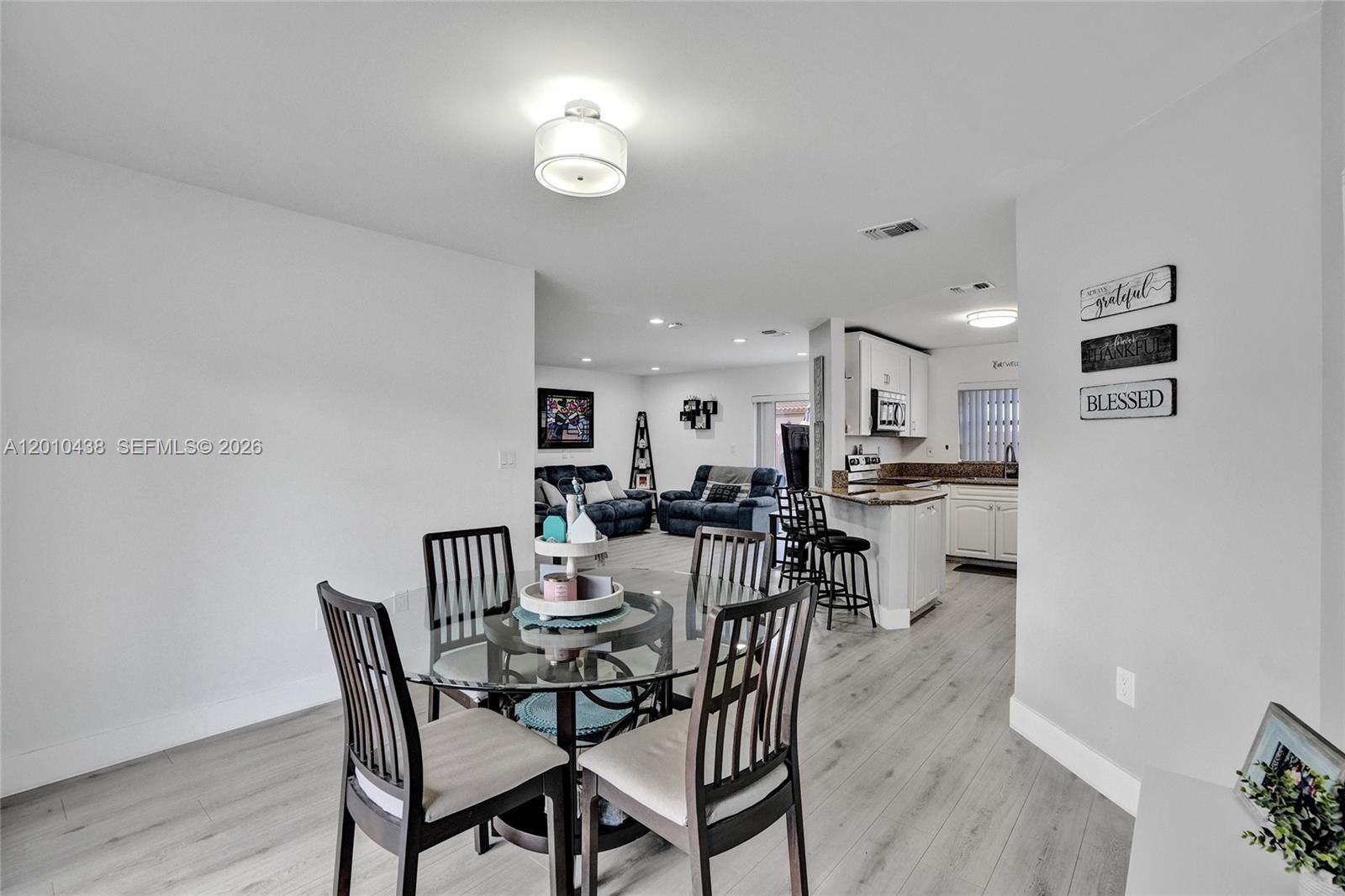 LAMBIANCE TOWNHOMES KENDA - Residential