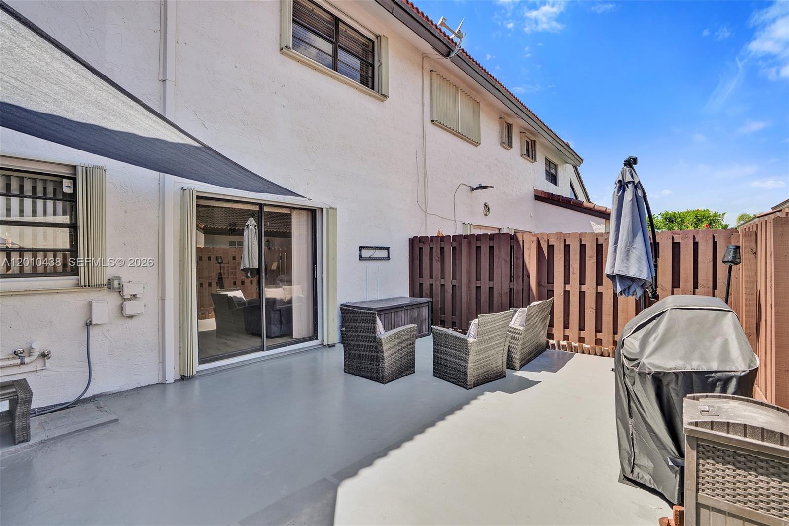 LAMBIANCE TOWNHOMES KENDA - Residential