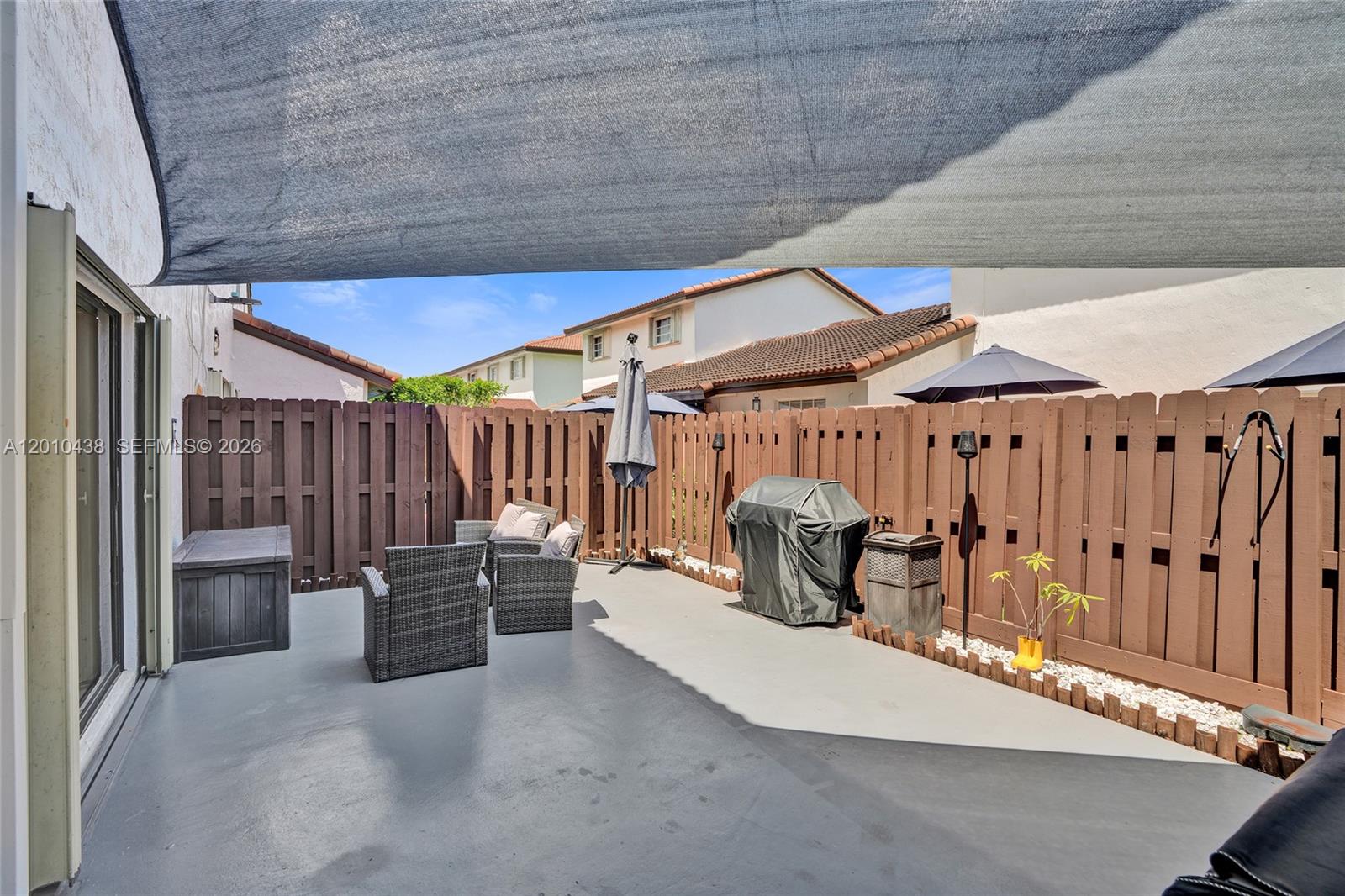 LAMBIANCE TOWNHOMES KENDA - Residential