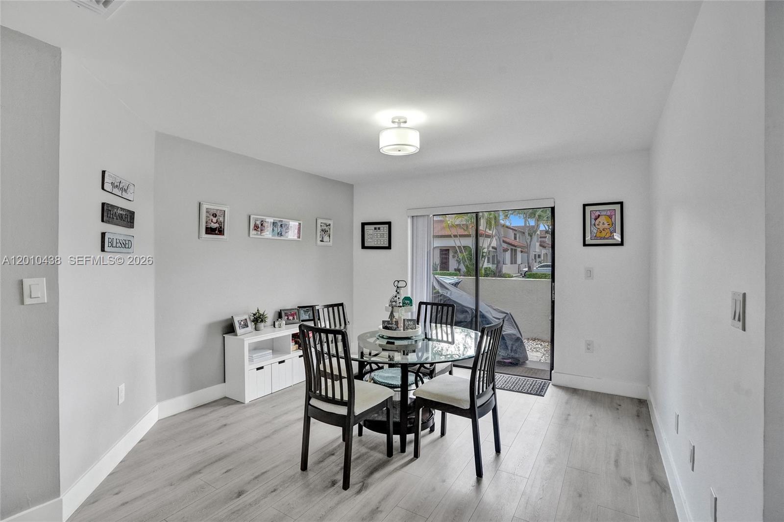 LAMBIANCE TOWNHOMES KENDA - Residential