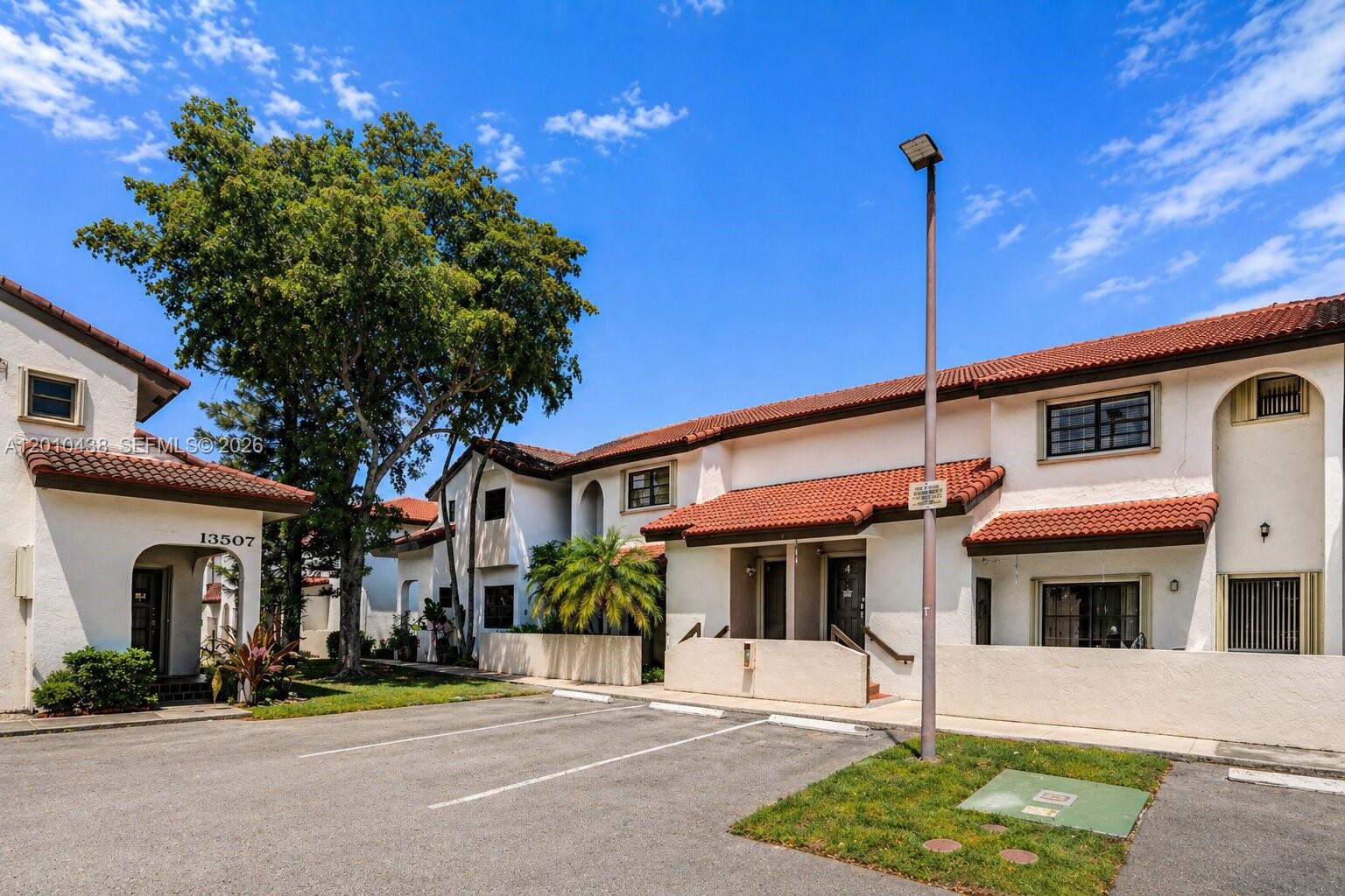 LAMBIANCE TOWNHOMES KENDA - Residential