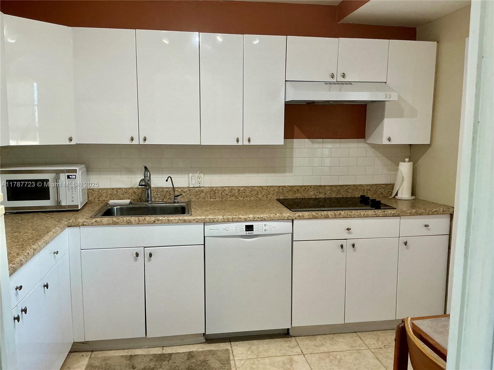 2801 N Palm Aire Dr 605