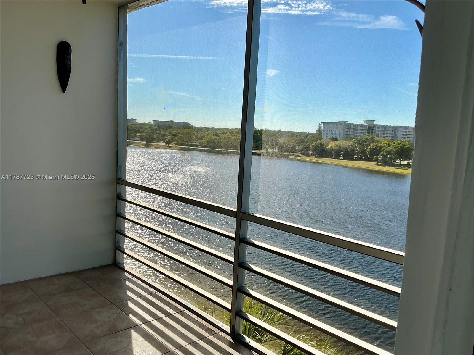 2801 N Palm Aire Dr 605