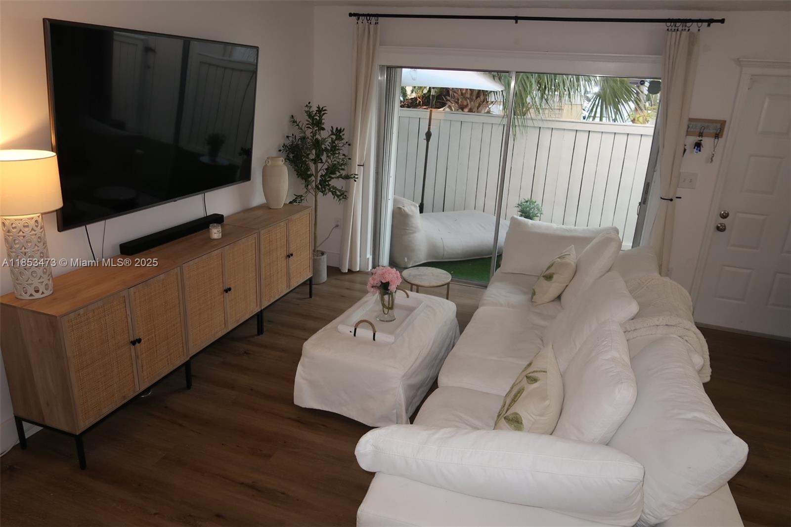 GABLES POINT CONDO I - Residential Lease