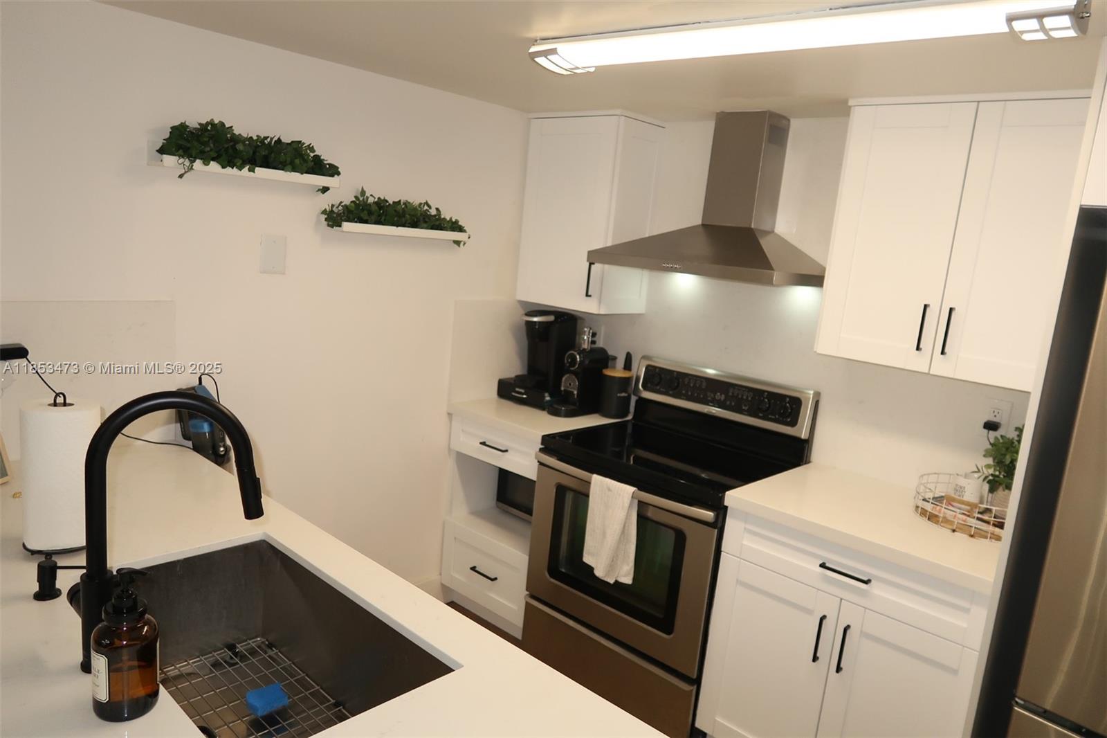 GABLES POINT CONDO I - Residential Lease