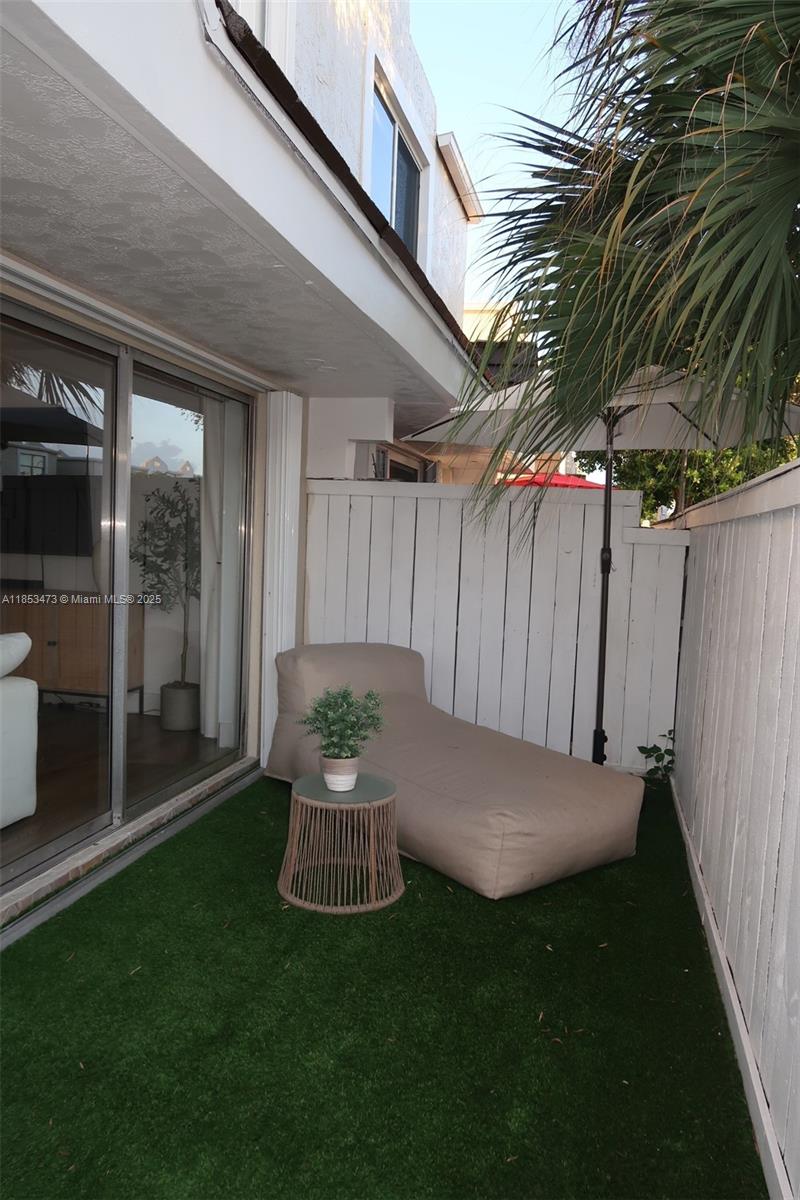 GABLES POINT CONDO I - Residential Lease