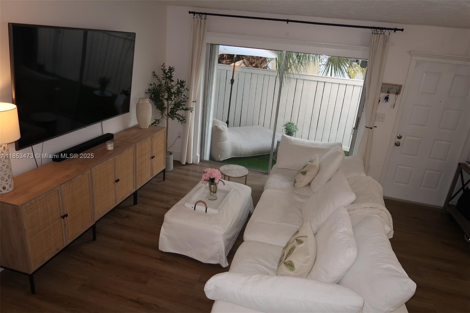 GABLES POINT CONDO I - Residential Lease