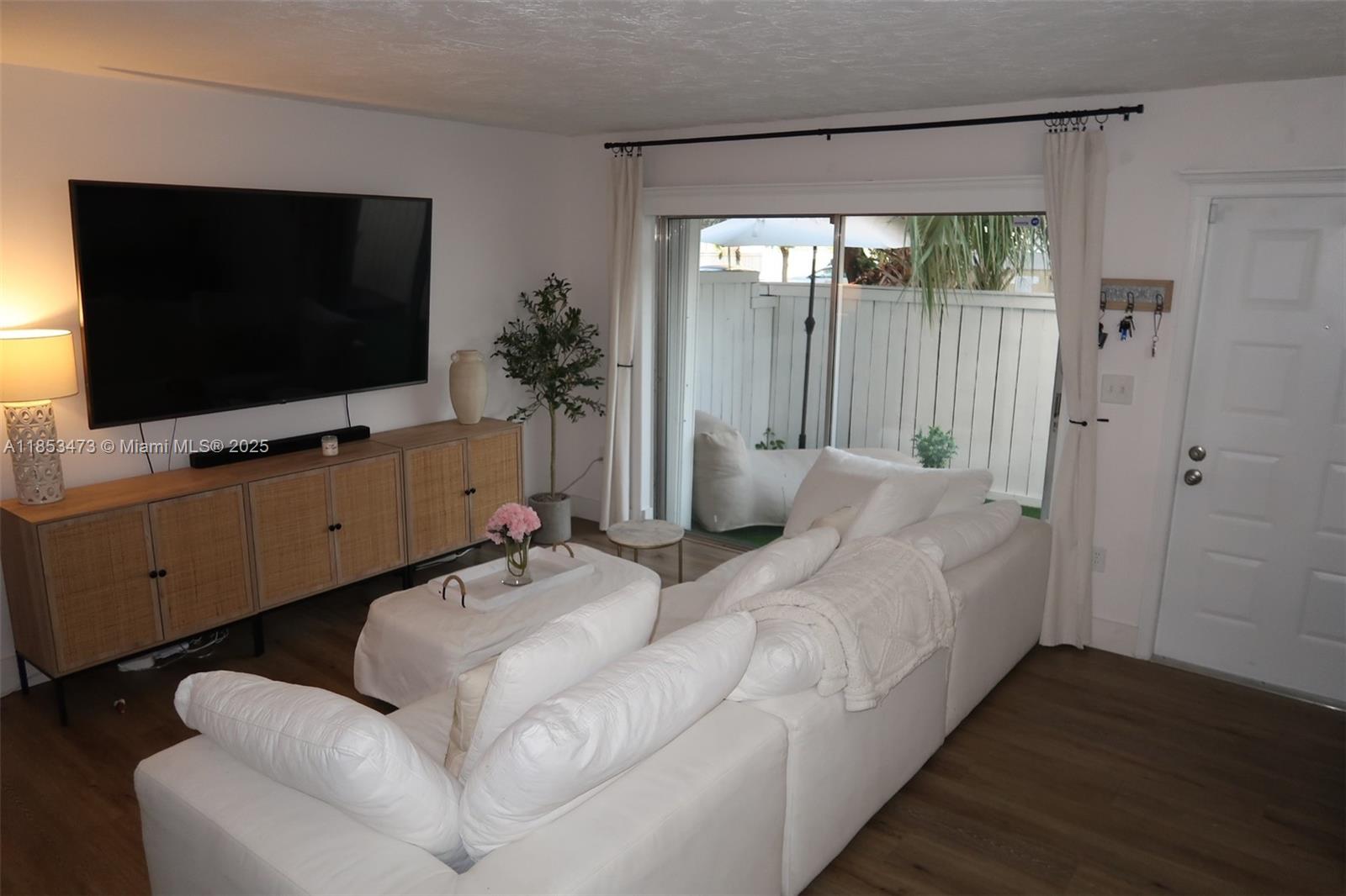 GABLES POINT CONDO I - Residential Lease