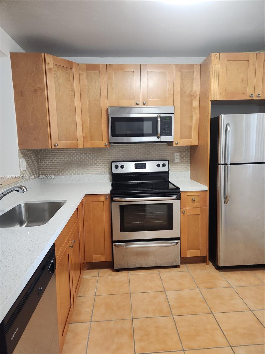 Gated well maintained community w/pool tennis & club house. Spacious 1 bed 1.5 bath. Great for entertaining with half guest bathroom and large Balcony facing green area. Kitchen w/quartz counter. Laminate wood floors throughout bedroom, walk-in closet w/built in cabinets. Double quartz sink, separate shower/bath area. Spacious tiled living dinning combo, Hurricane shutter that encloses the whole large patio. View of green areas. Corner unit located next to laundry. Water included. Walking distance to public transport. Next to JCC across from Miami Dade College and shopping. Location is perfect -Turnpike/expressway.