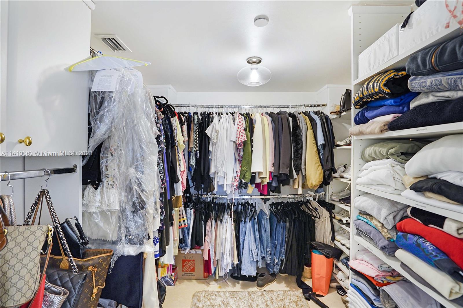 GREEN DIAMOND CONDO - Residential