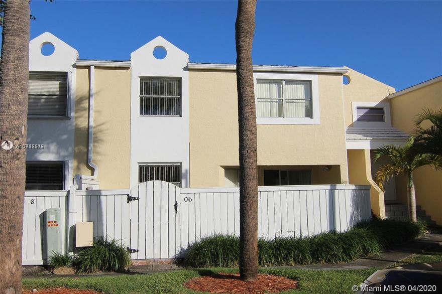 Awesome 2 bedroom 2.5 bath townhouse. Refrigerator, kitchen, oven, microwave, washer, dryer. Private patio. amenities include tennis courts, two pools, basic cable. Security Patrol. Great location, close to shops, schools and universities: FIU, UM. Investors OK. 1st month, Last Month, Security Deposit. Screening.
Watch the video virtual showing