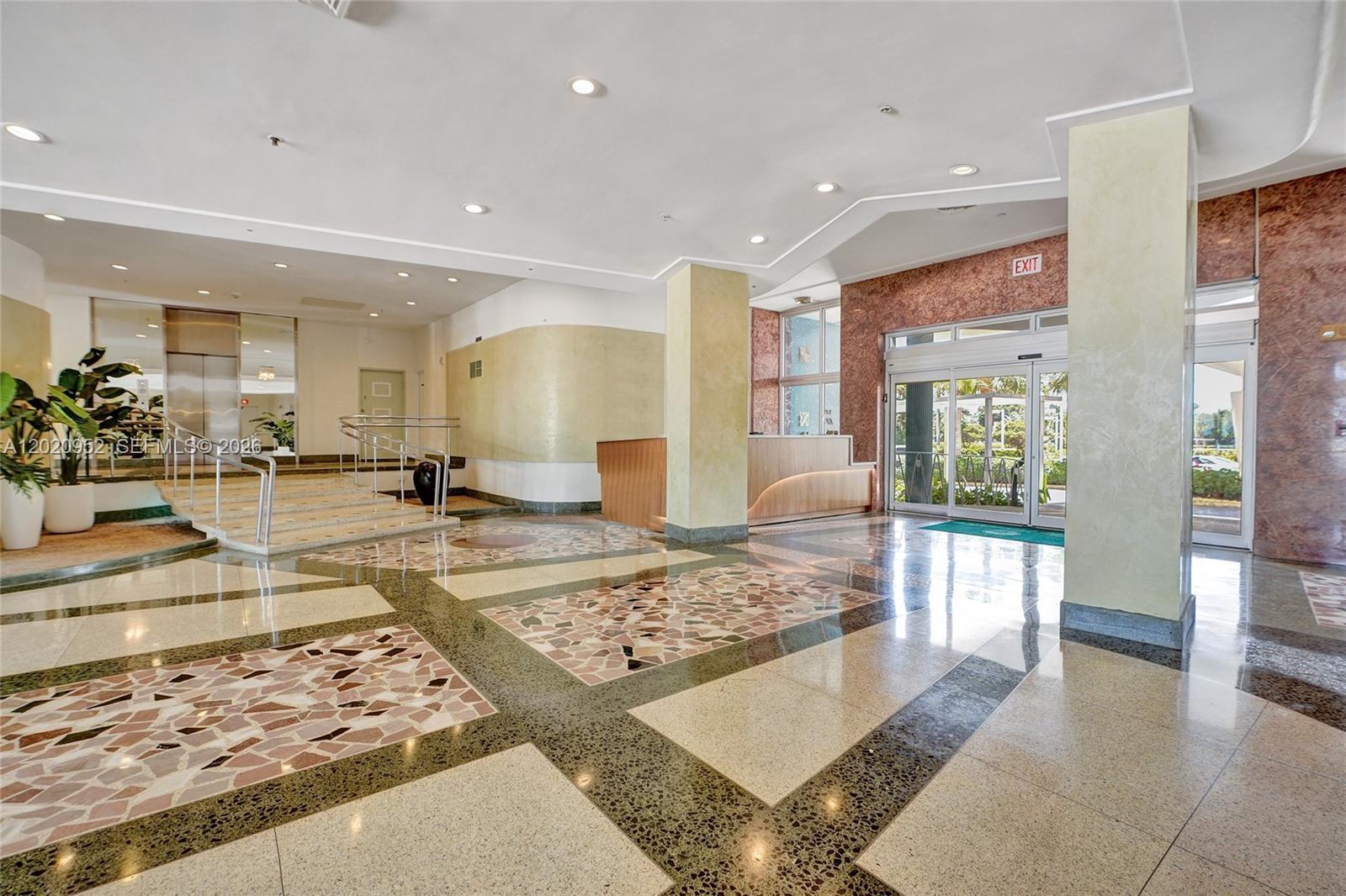 THE EXECUTIVE CONDO - Residential