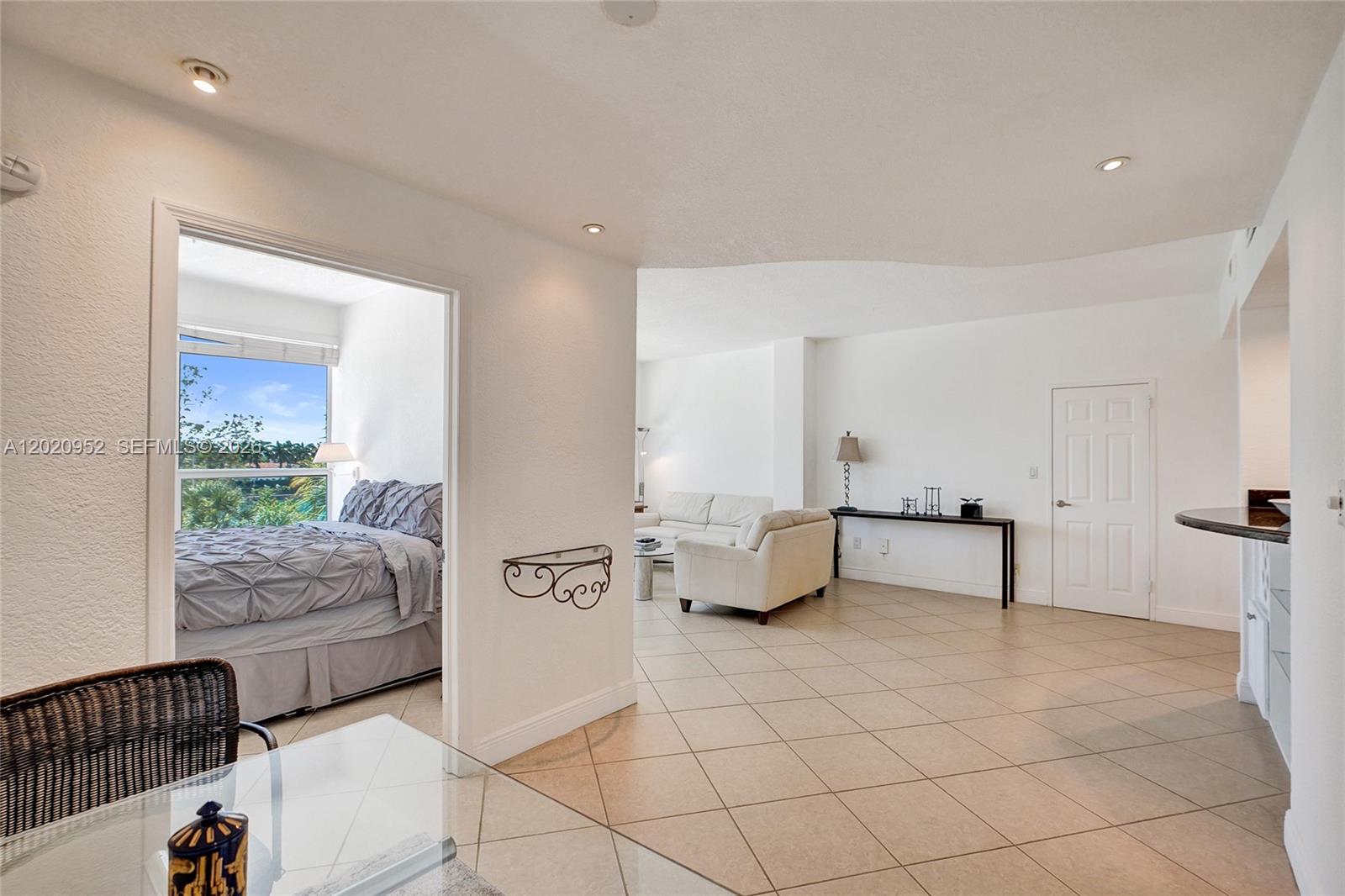 THE EXECUTIVE CONDO - Residential
